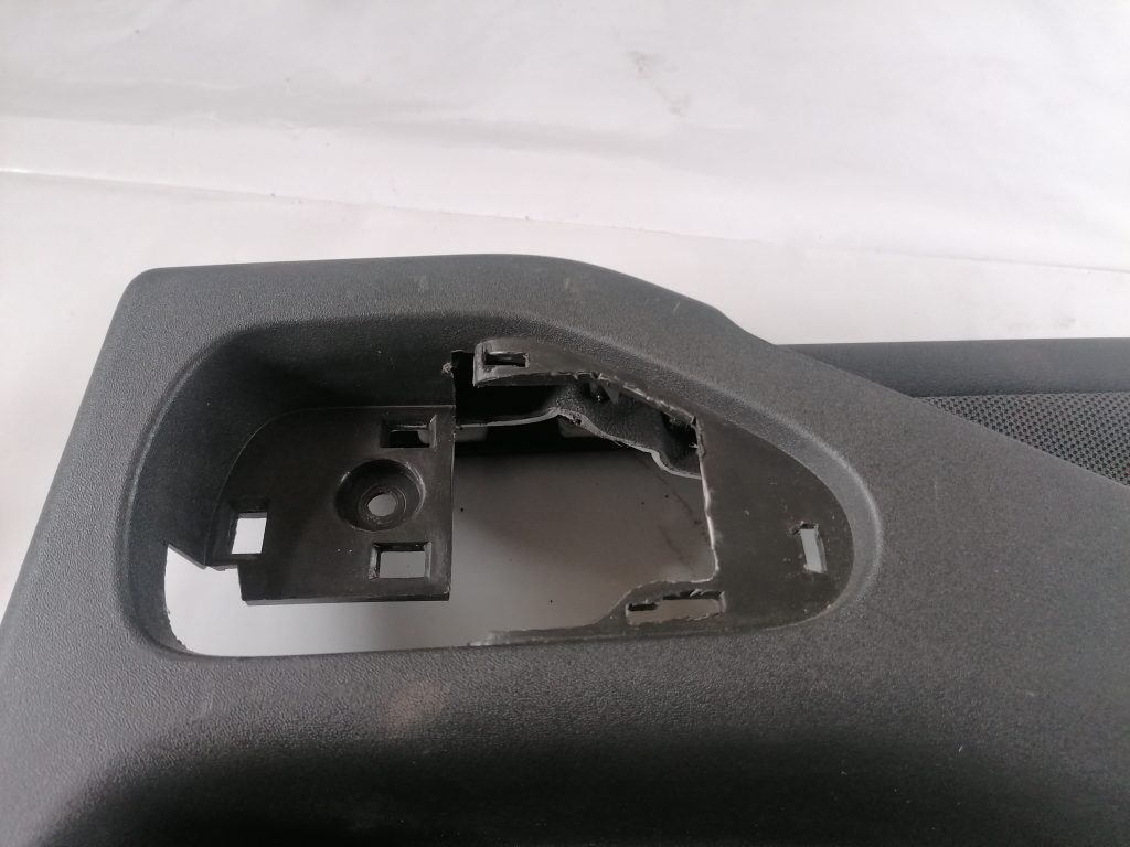 Aizmugurējo labo durvju apdare priekš NISSAN PATHFINDER 2006 3 Aizmugurējo labo durvju apdare priekš NISSAN PATHFINDER 2006