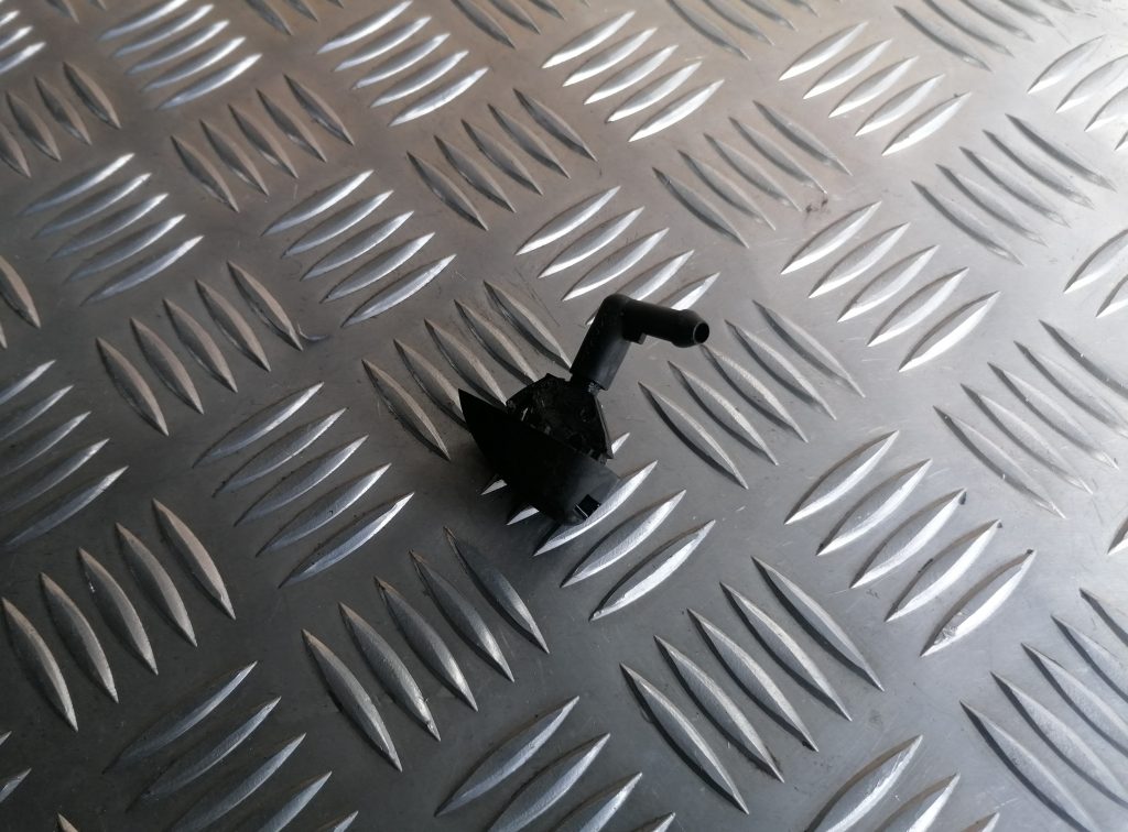 Lukturu mazgātāja sprausla priekš NISSAN PATHFINDER 2006 1 Lukturu mazgātāja sprausla priekš NISSAN PATHFINDER 2006