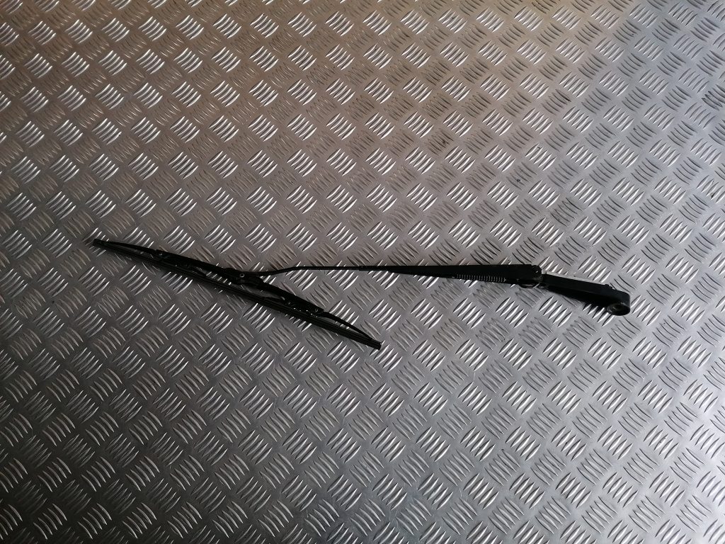 Vējstikla slotiņa priekš NISSAN PATHFINDER 2006