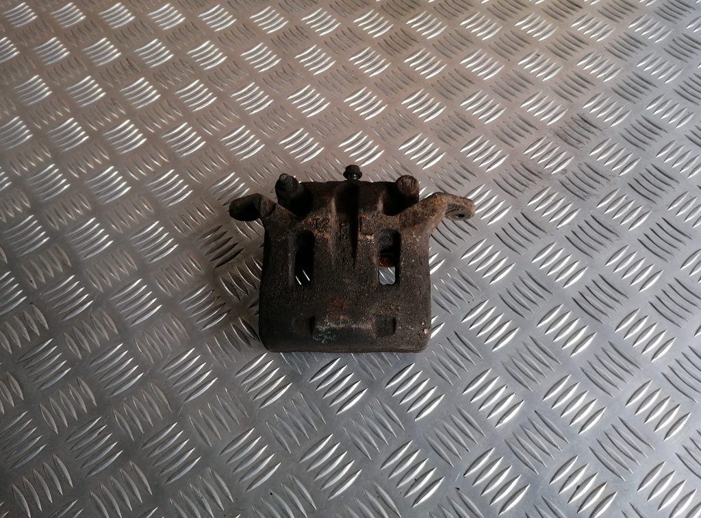 Priekšējais kreisais suports priekš NISSAN PATHFINDER 2006