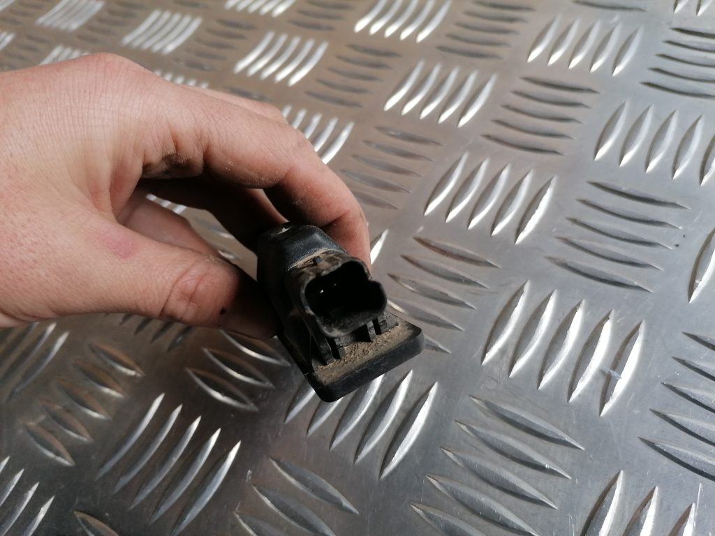 Numura zīmes apgaismojums priekš NISSAN PATHFINDER 2006