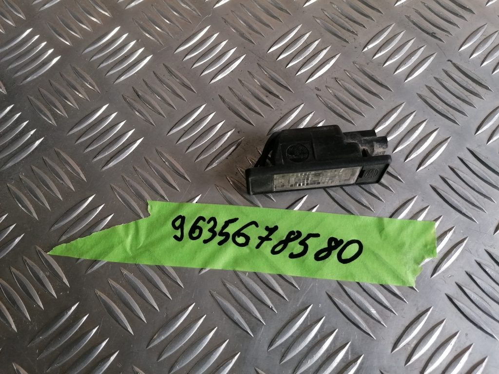 Numura zīmes apgaismojums priekš NISSAN PATHFINDER 2006