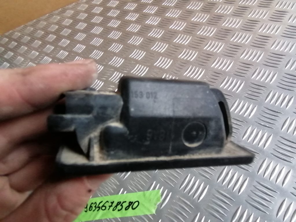 Numura zīmes apgaismojums priekš NISSAN PATHFINDER 2006