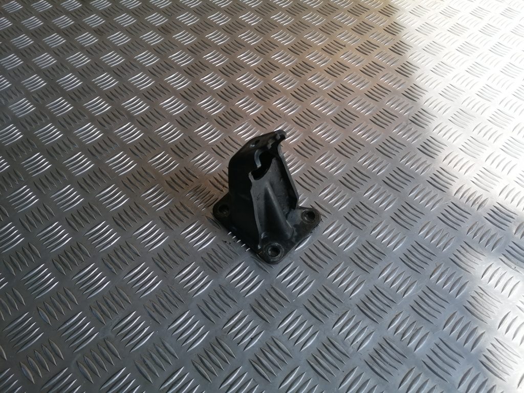 Dzinēja kronšteins priekš NISSAN PATHFINDER 2006 1 Dzinēja kronšteins priekš NISSAN PATHFINDER 2006