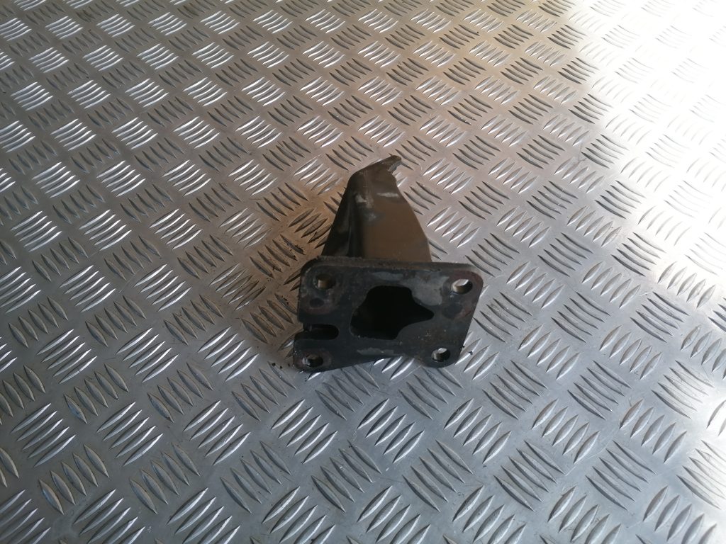 Dzinēja kronšteins priekš NISSAN PATHFINDER 2006 3 Dzinēja kronšteins priekš NISSAN PATHFINDER 2006