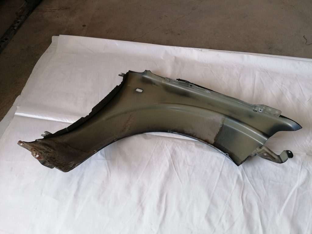 Priekšējais kreisais spārns priekš NISSAN PATHFINDER 2006 3 Priekšējais kreisais spārns priekš NISSAN PATHFINDER 2006