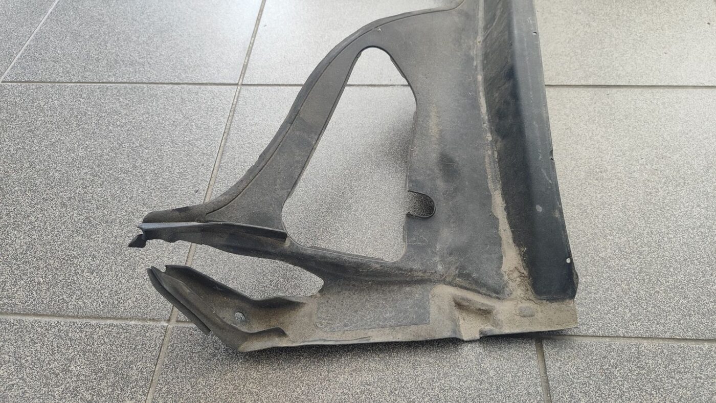 Vējstikla uzlikas (deflektora) režģis priekš PEUGEOT 307 2007 2 Vējstikla uzlikas (deflektora) režģis priekš PEUGEOT 307 2007