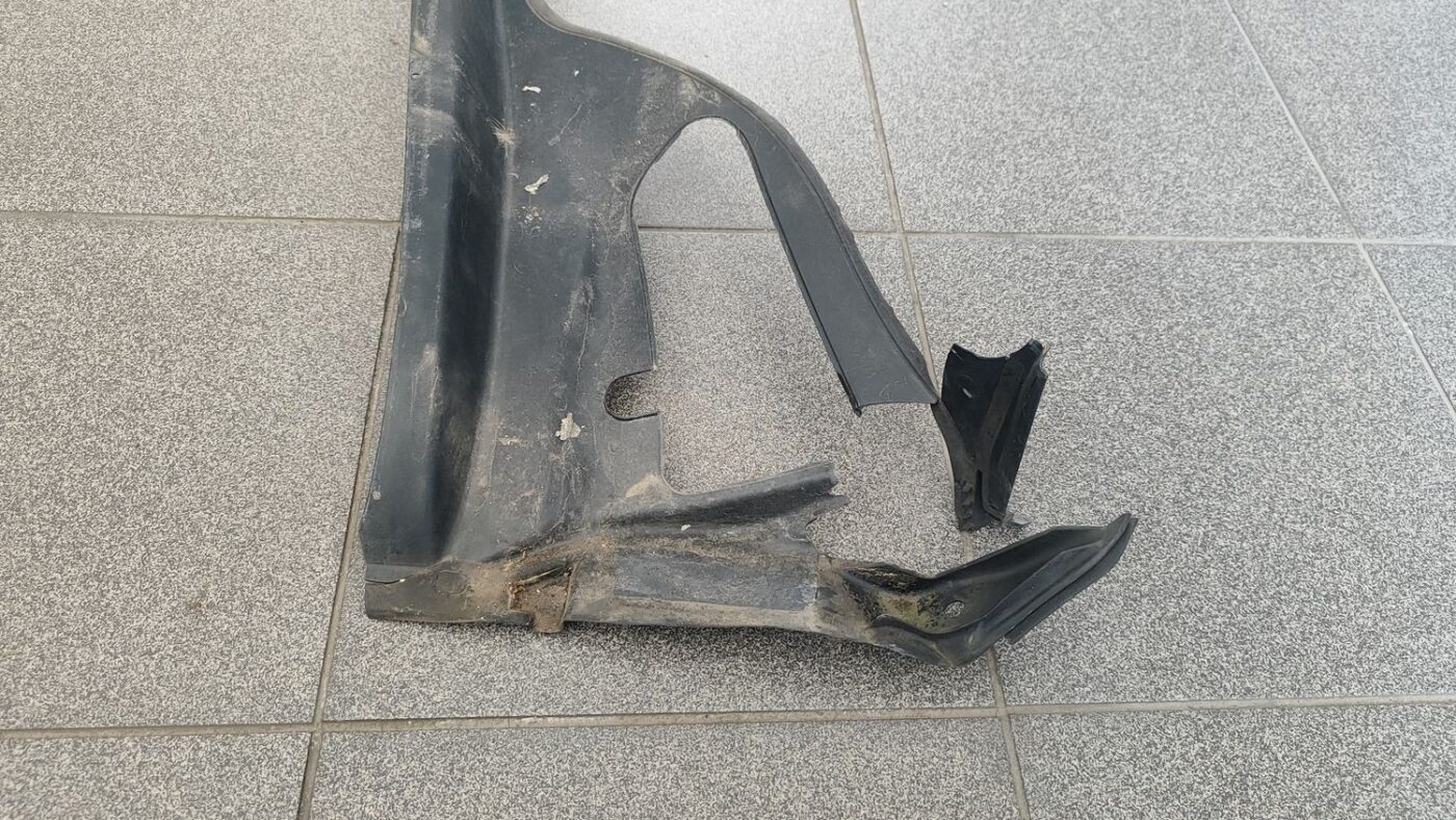 Vējstikla uzlikas (deflektora) režģis priekš PEUGEOT 307 2007 3 Vējstikla uzlikas (deflektora) režģis priekš PEUGEOT 307 2007