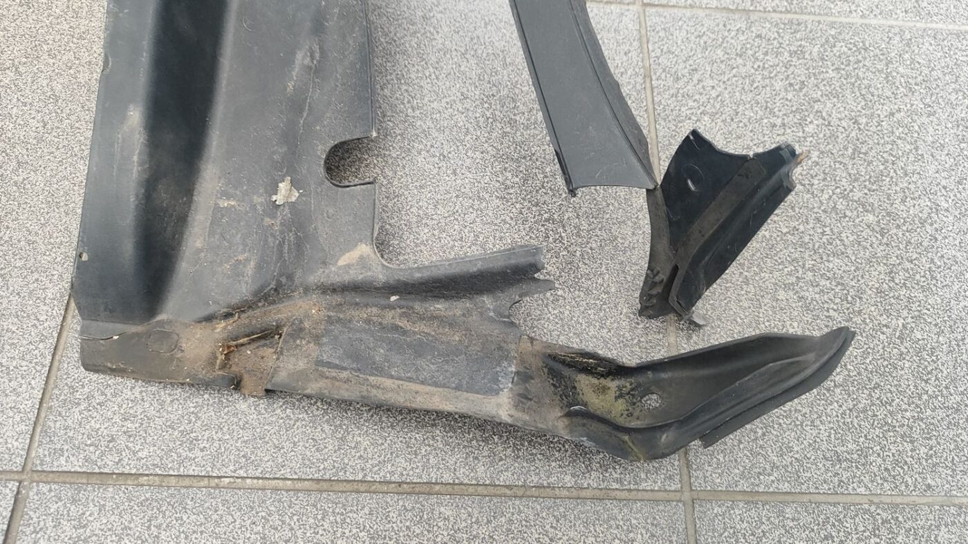 Vējstikla uzlikas (deflektora) režģis priekš PEUGEOT 307 2007 5 Vējstikla uzlikas (deflektora) režģis priekš PEUGEOT 307 2007