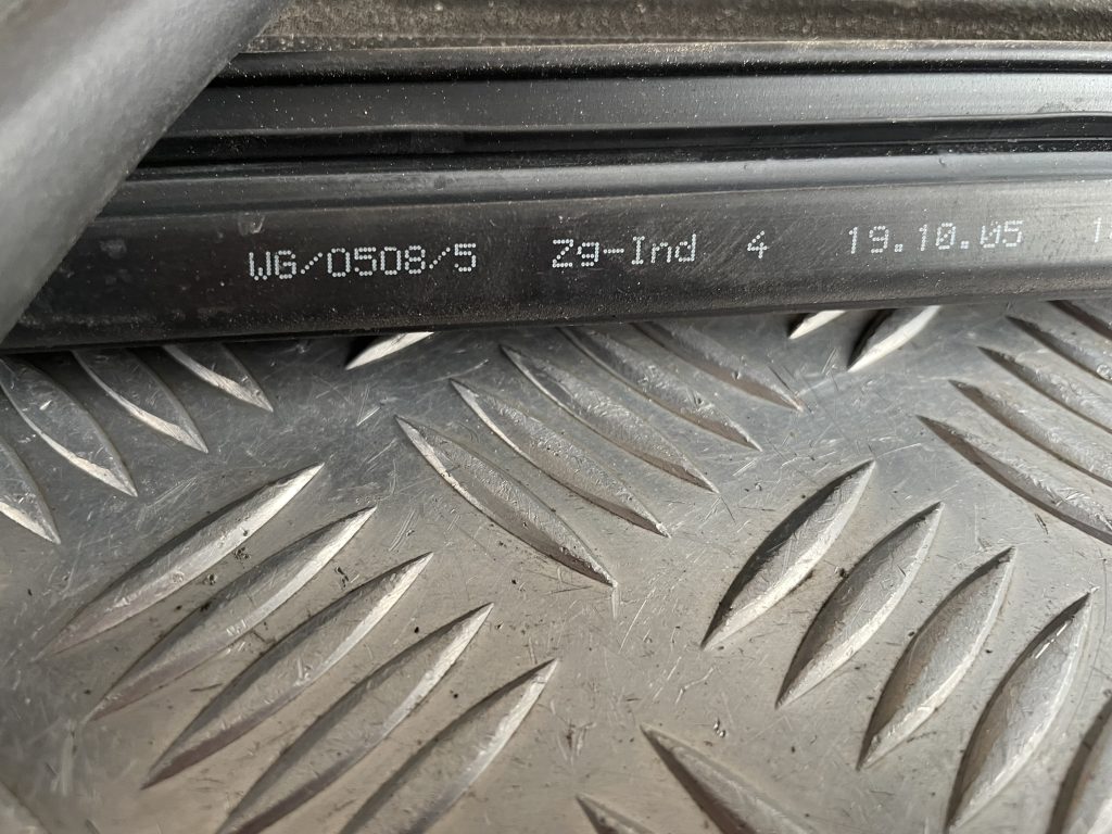 Durvju gumija priekš MERCEDES BENZ CLS 320 2005