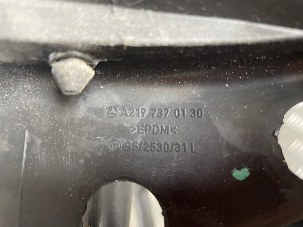 Durvju gumija priekš MERCEDES BENZ CLS 320 2005