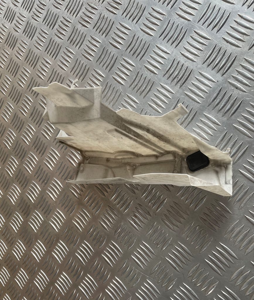 Durvju iekšēja plastmasa priekš MERCEDES BENZ CLS 320 2005 2 Durvju iekšēja plastmasa priekš MERCEDES BENZ CLS 320 2005