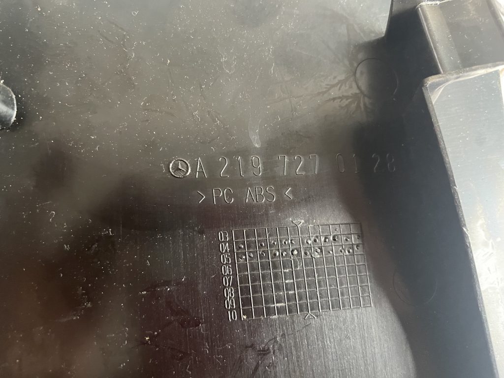 Mērinstrumentu paneļa sānu apdare priekš MERCEDES BENZ CLS 320 2005