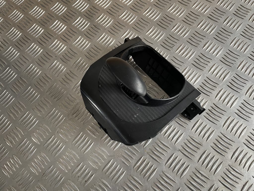 Stūres statnes putekļu aizsargs (salonā) priekš MERCEDES BENZ CLS 320 2005 1 Stūres statnes putekļu aizsargs (salonā) priekš MERCEDES BENZ CLS 320 2005