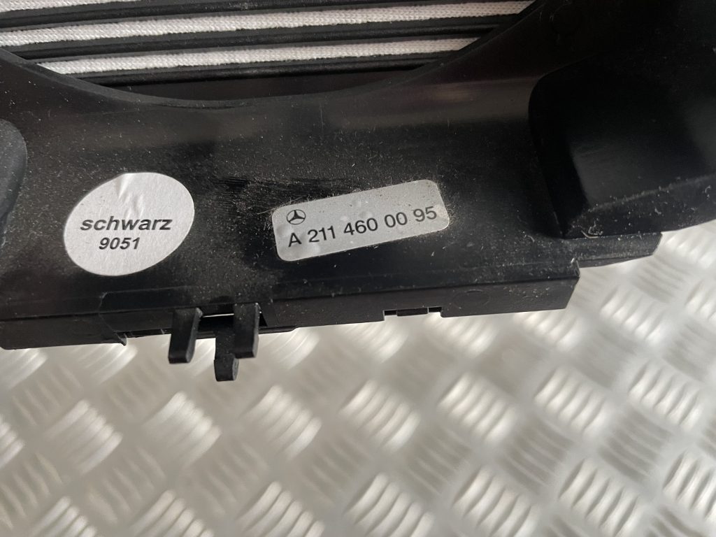 Stūres statnes putekļu aizsargs (salonā) priekš MERCEDES BENZ CLS 320 2005 3 Stūres statnes putekļu aizsargs (salonā) priekš MERCEDES BENZ CLS 320 2005