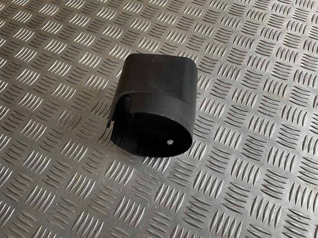 Stūres statnes putekļu aizsargs (salonā) priekš MERCEDES BENZ CLS 320 2005 1 Stūres statnes putekļu aizsargs (salonā) priekš MERCEDES BENZ CLS 320 2005