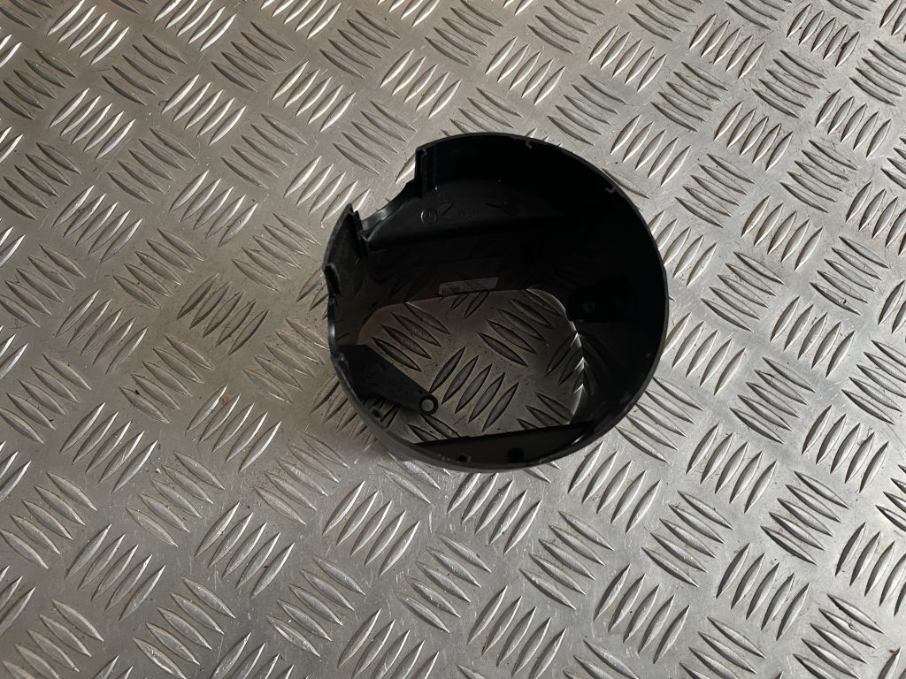 Stūres statnes putekļu aizsargs (salonā) priekš MERCEDES BENZ CLS 320 2005 2 Stūres statnes putekļu aizsargs (salonā) priekš MERCEDES BENZ CLS 320 2005