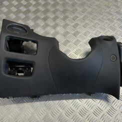 Mērinstrumentu paneļa apdare (zem stūres) priekš MERCEDES BENZ CLS 320 2005