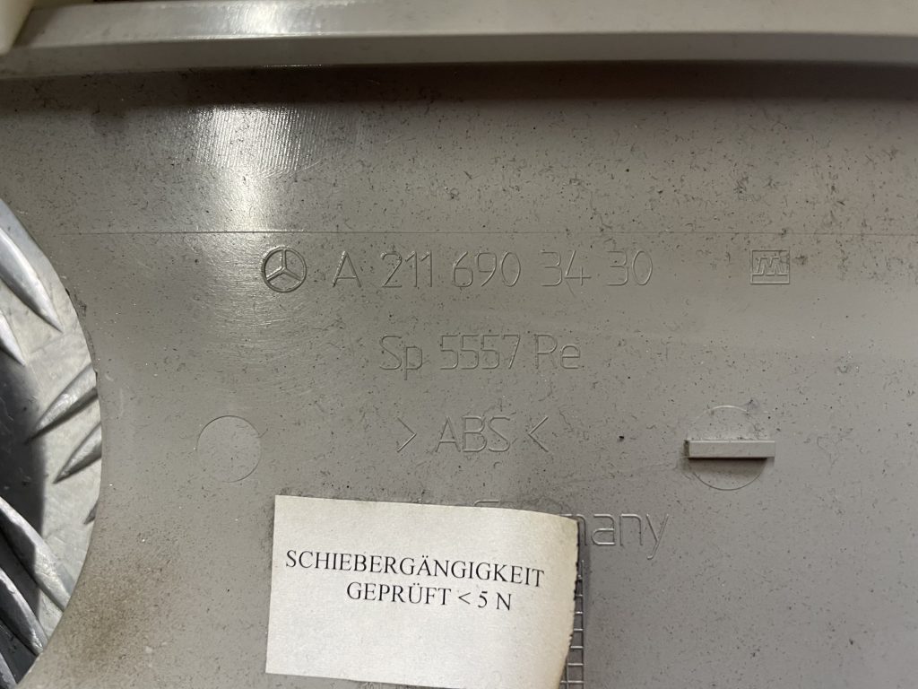 Vidējas salona statnes apdare priekš MERCEDES BENZ CLS 320 2005 2 Vidējas salona statnes apdare priekš MERCEDES BENZ CLS 320 2005