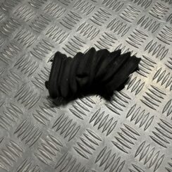 Ieliktņis starp spārnu un durvīm priekš MERCEDES BENZ CLS 320 2005