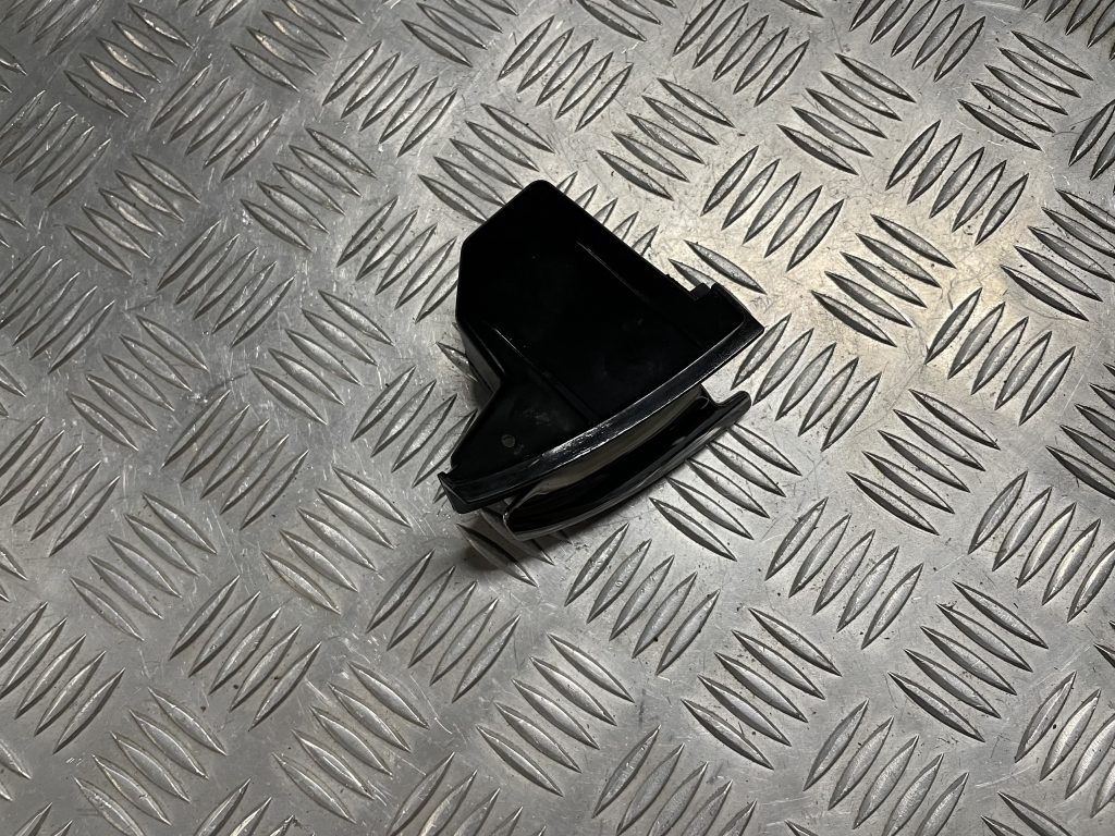 Pelnu trauks priekš MERCEDES BENZ CLS 320 2005 2 Pelnu trauks priekš MERCEDES BENZ CLS 320 2005