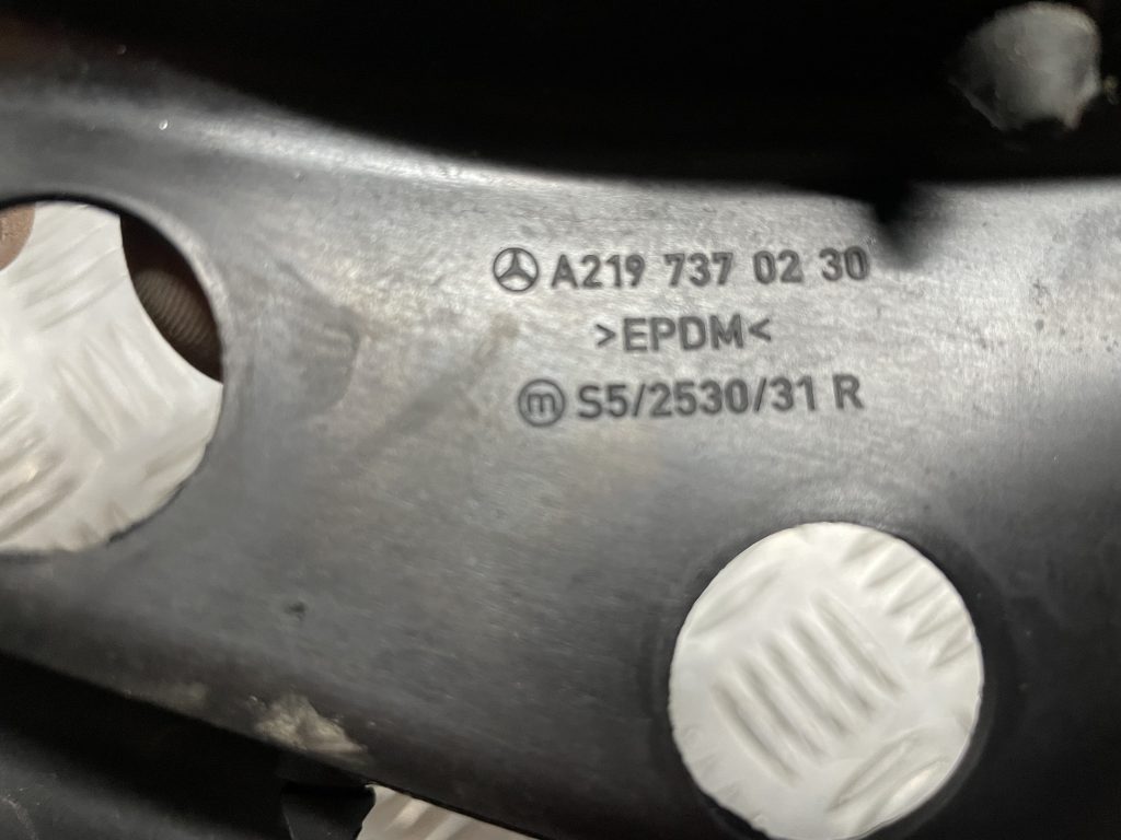 Durvju gumija priekš MERCEDES BENZ CLS 320 2005 2 Durvju gumija priekš MERCEDES BENZ CLS 320 2005