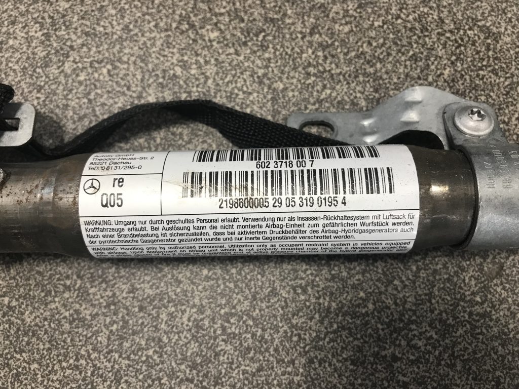 Griestu drošības spilvens, pa labi priekš MERCEDES BENZ CLS 320 2005