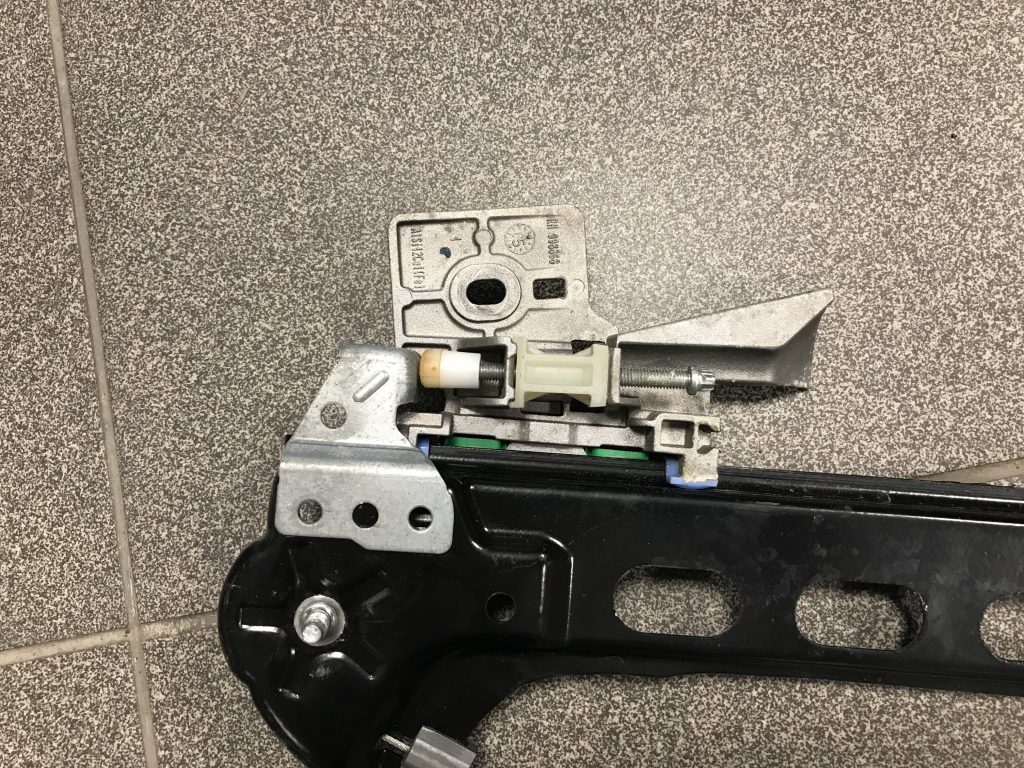 Stikla pacelšanas mehānisms aizmugurējais labais priekš MERCEDES BENZ CLS 320 2005