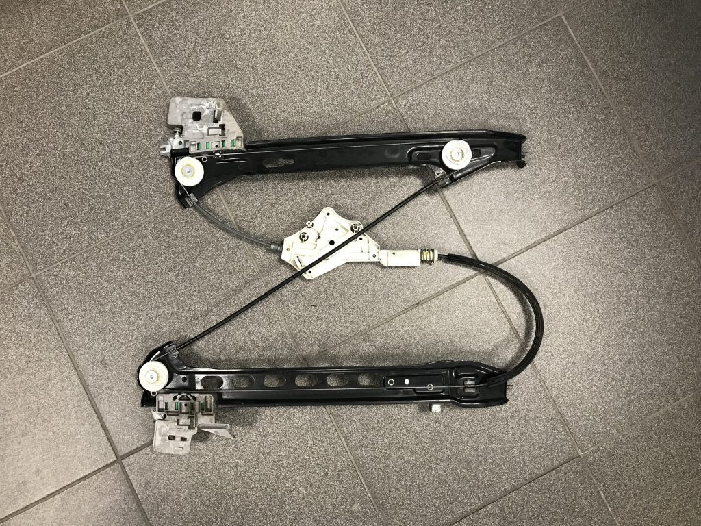 Stikla pacelšanas mehānisms aizmugurējais labais priekš MERCEDES BENZ CLS 320 2005