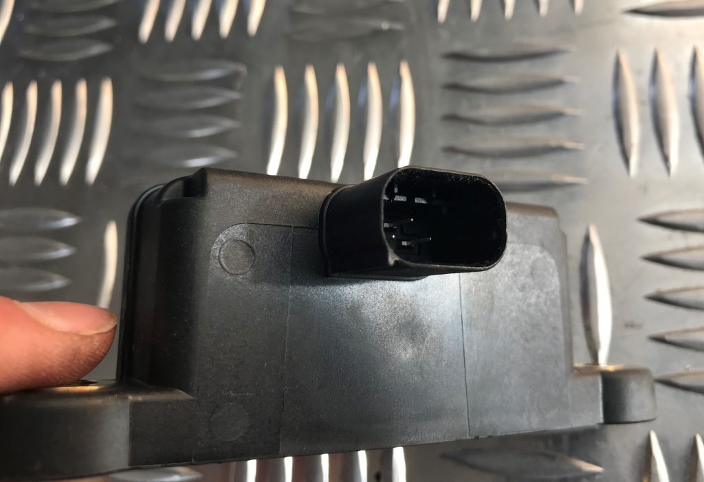 ESP ātruma devējs priekš BMW 1 E87 2009 WHITE 3 ESP ātruma devējs priekš BMW 1 E87 2009 WHITE