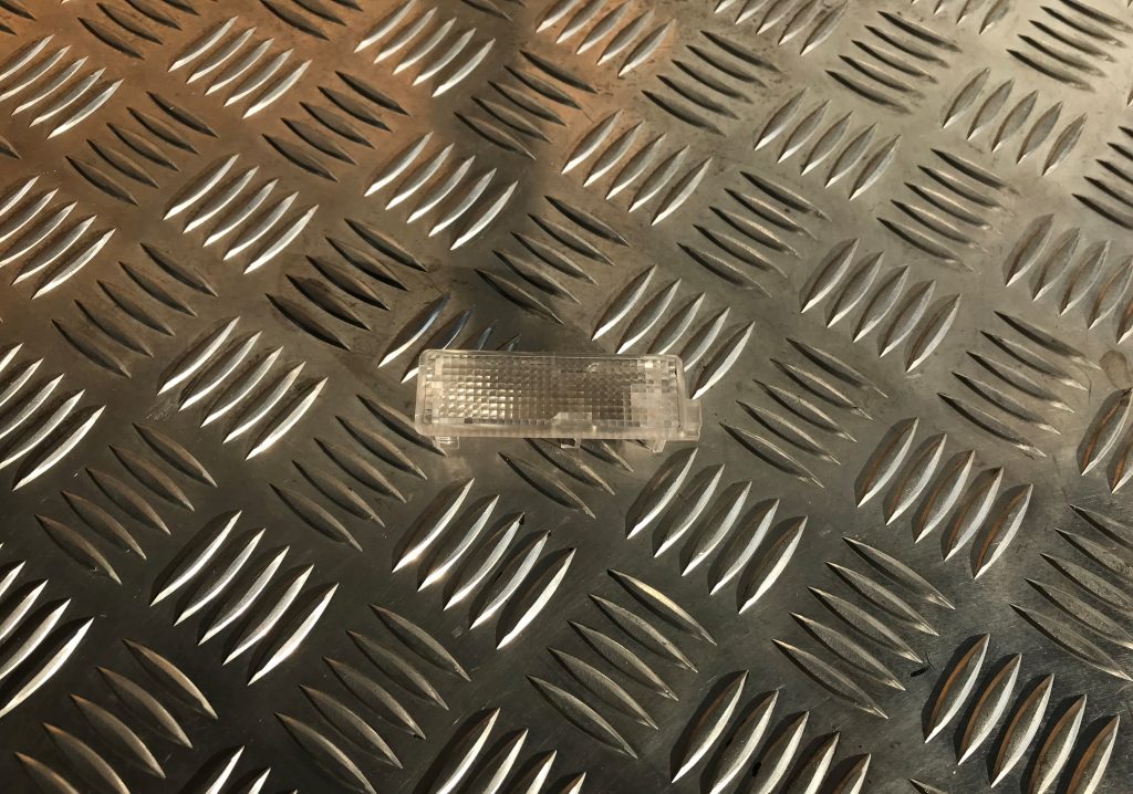 Apgaismojums aizmugurējā statņa apdarē priekš BMW 1 E87 2009 WHITE 1 Apgaismojums aizmugurējā statņa apdarē priekš BMW 1 E87 2009 WHITE