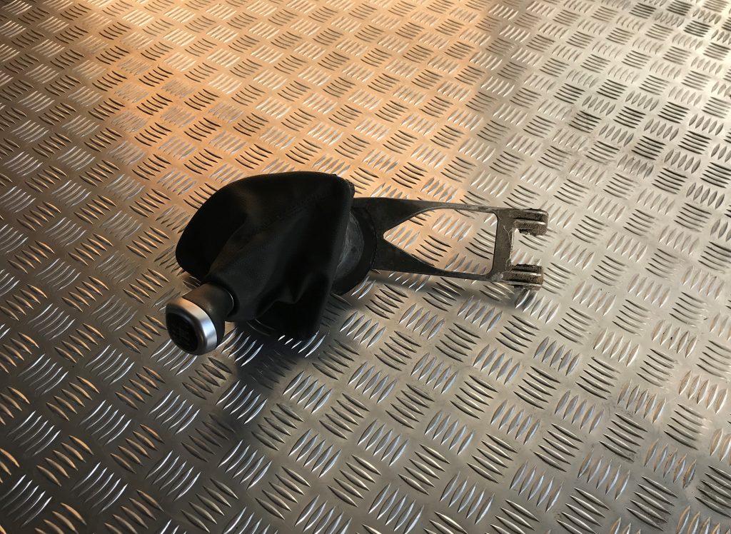 Ātrumu pārslēgšanas slēdzis priekš BMW 1 E87 2009 WHITE 1 Ātrumu pārslēgšanas slēdzis priekš BMW 1 E87 2009 WHITE