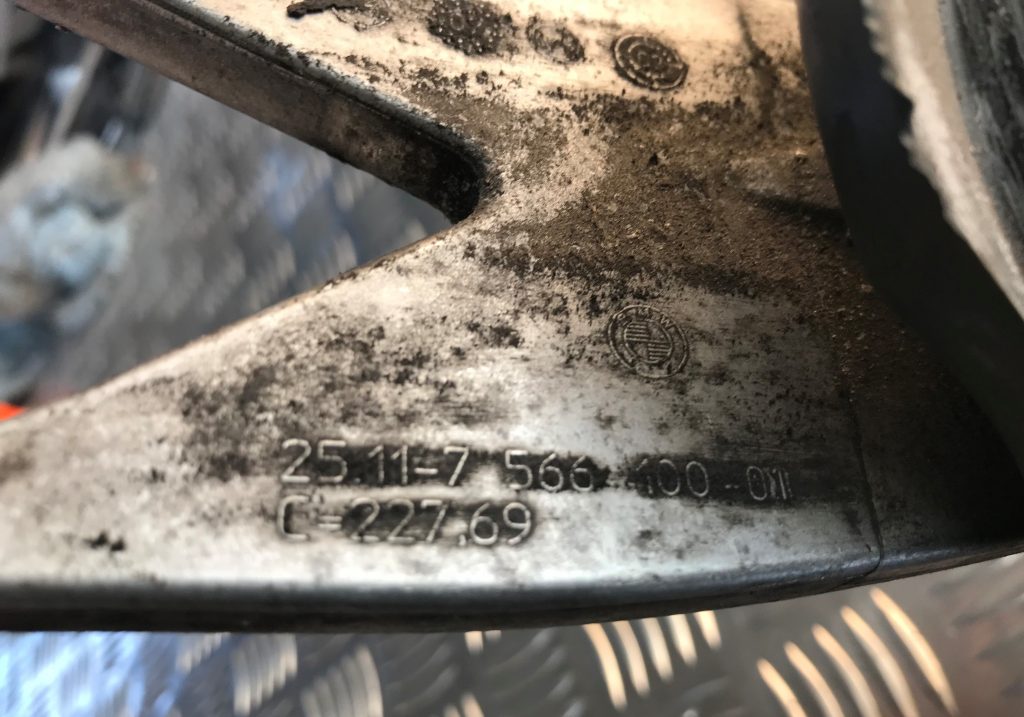 Ātrumu pārslēgšanas slēdzis priekš BMW 1 E87 2009 WHITE 5 Ātrumu pārslēgšanas slēdzis priekš BMW 1 E87 2009 WHITE