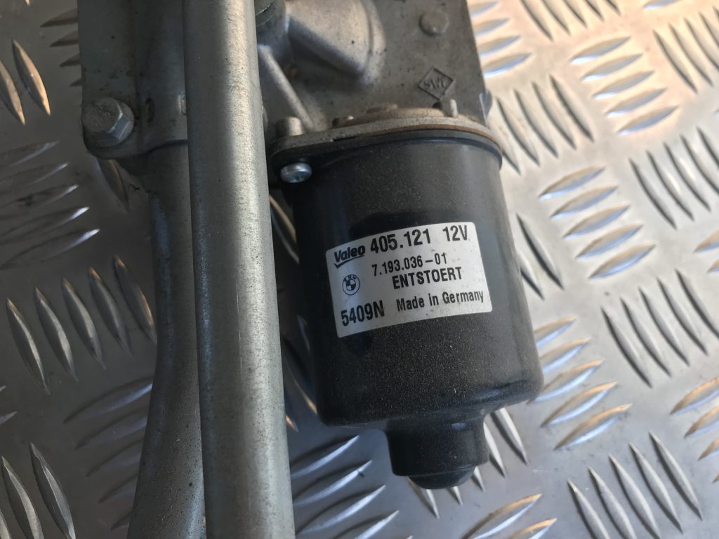 Vējstikla tīrīšanas mehānisms priekš BMW 1 E87 2009 WHITE 3 Vējstikla tīrīšanas mehānisms priekš BMW 1 E87 2009 WHITE