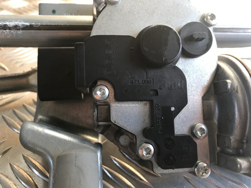 Vējstikla tīrīšanas mehānisms priekš BMW 1 E87 2009 WHITE 7 Vējstikla tīrīšanas mehānisms priekš BMW 1 E87 2009 WHITE