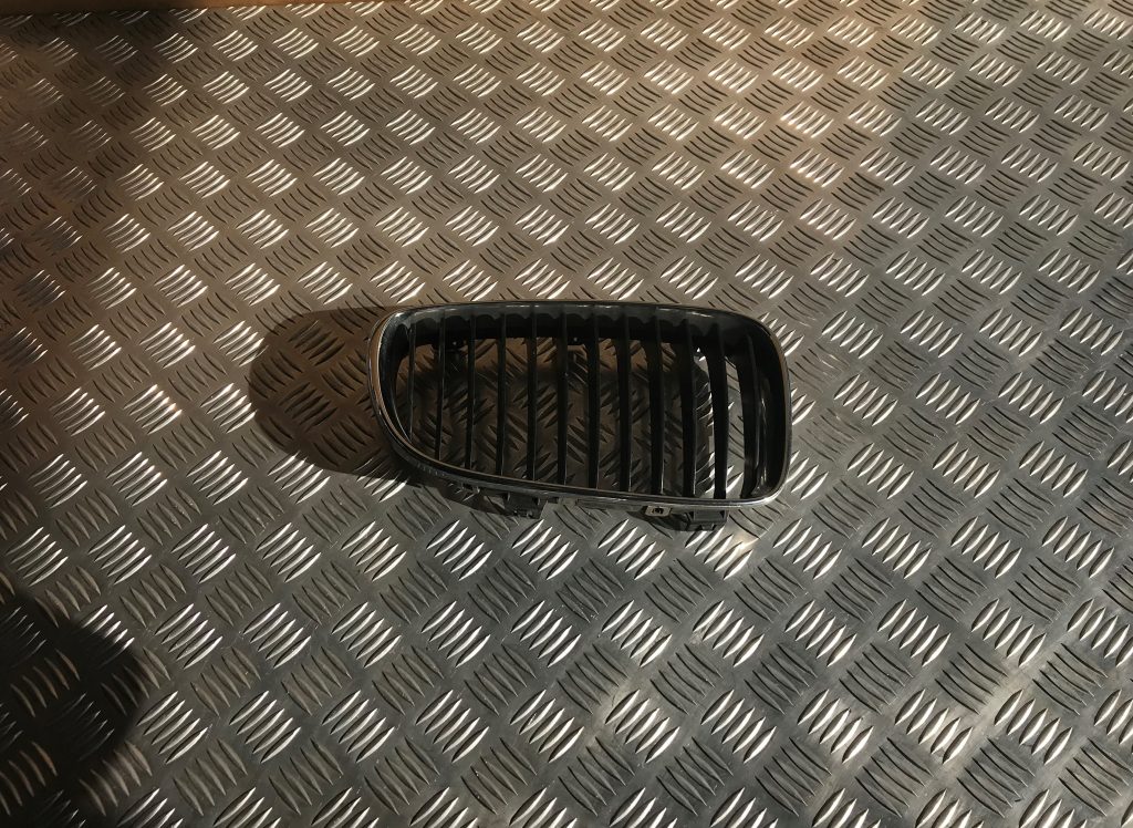 Bufera reste priekš BMW 1 E87 2009 WHITE 1 Bufera reste priekš BMW 1 E87 2009 WHITE