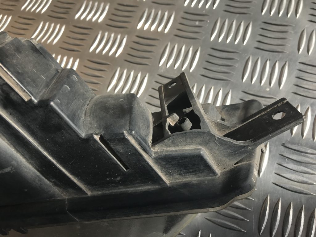 Miglas lukturis priekšā labajā pusē priekš BMW 1 E87 2009 WHITE 4 Miglas lukturis priekšā labajā pusē priekš BMW 1 E87 2009 WHITE