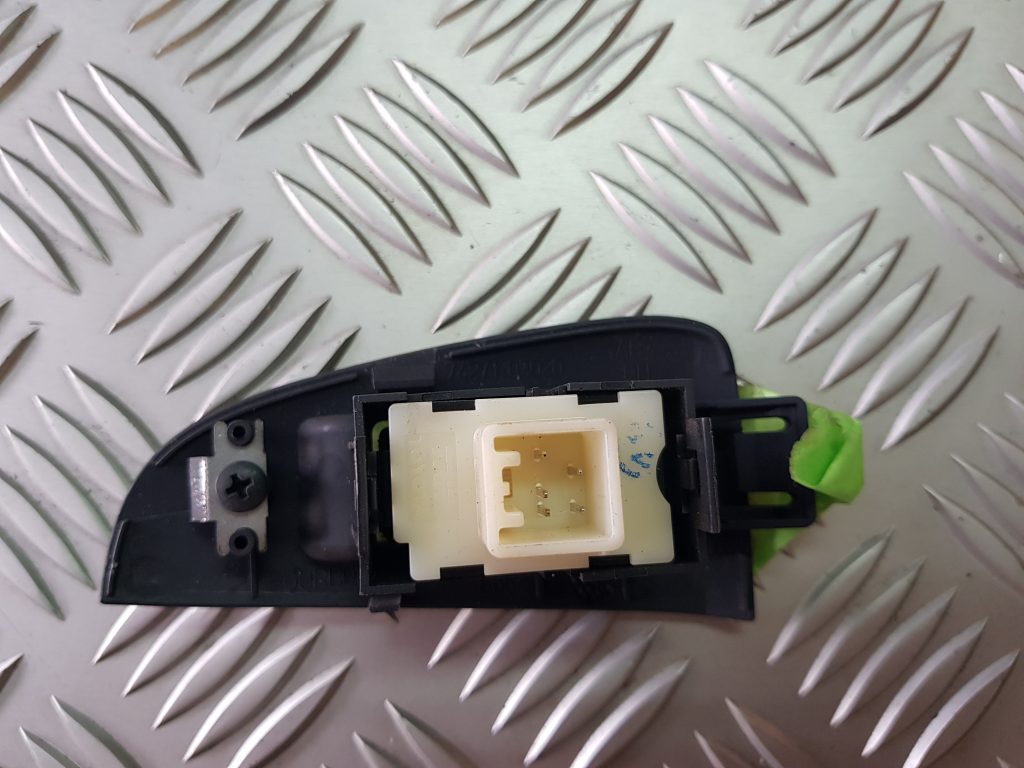 Stikla pacelšanas poga priekš TOYOTA AVENSIS 2008