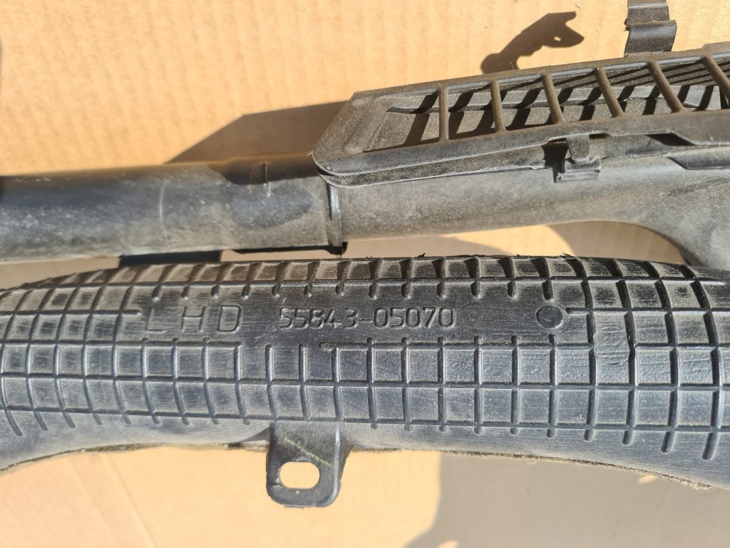 Salona gaisa vads priekš TOYOTA AVENSIS 2008