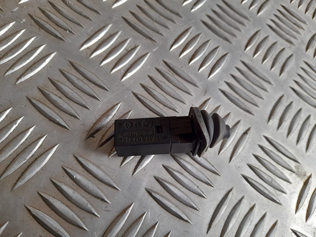 Degvielas tvertnes vāka slēdzene priekš BMW 320D E46 2004 TOURING