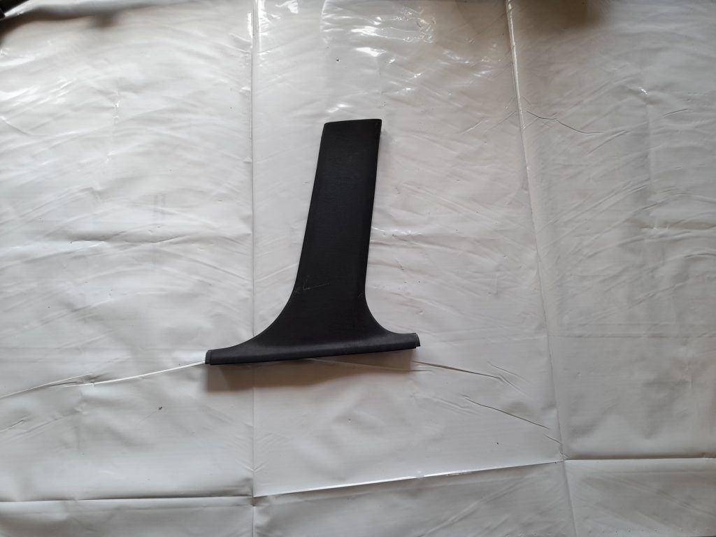 Vidējas salona statnes apdare priekš BMW 320D E46 2004 TOURING 1 Vidējas salona statnes apdare priekš BMW 320D E46 2004 TOURING