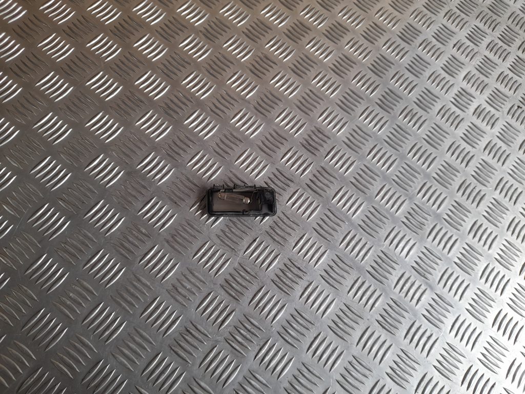 Saules aizsarga apgaismojums priekš BMW 320D E46 2004 TOURING