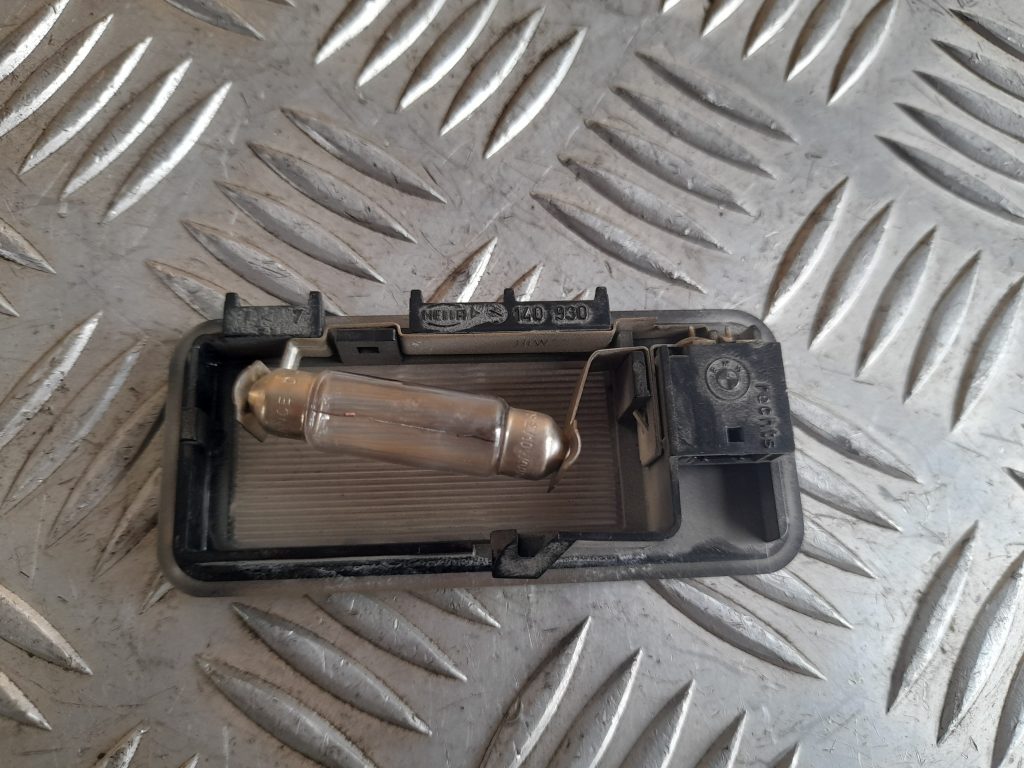 Saules aizsarga apgaismojums priekš BMW 320D E46 2004 TOURING