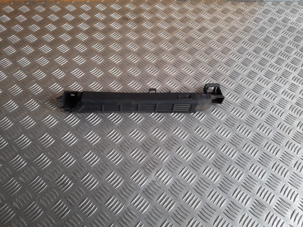 Bagāžnieka nodalījuma ventilācijas režģis priekš BMW 320D E46 2004 TOURING 3 Bagāžnieka nodalījuma ventilācijas režģis priekš BMW 320D E46 2004 TOURING