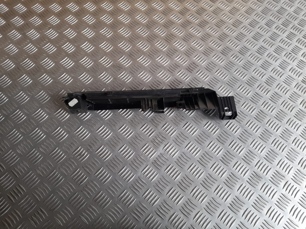 Bagāžnieka nodalījuma ventilācijas režģis priekš BMW 320D E46 2004 TOURING 2 Bagāžnieka nodalījuma ventilācijas režģis priekš BMW 320D E46 2004 TOURING