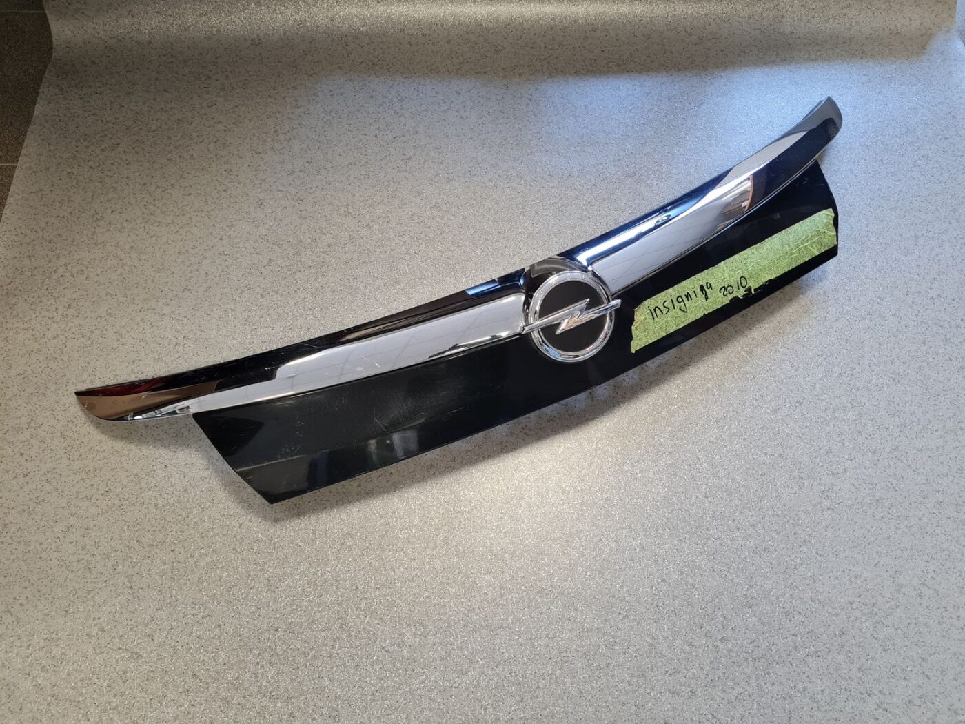 Bagāžnieka vaka uzlika priekš OPEL INSIGNIA SPORTS TOURER 2010 3 Bagāžnieka vaka uzlika priekš OPEL INSIGNIA SPORTS TOURER 2010