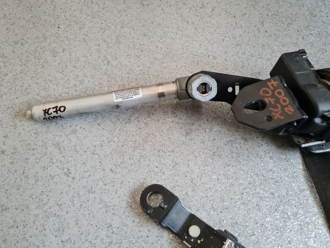 Priekšējā kreisā drošības josta priekš VOLVO XC70 2007 2 Priekšējā kreisā drošības josta priekš VOLVO XC70 2007