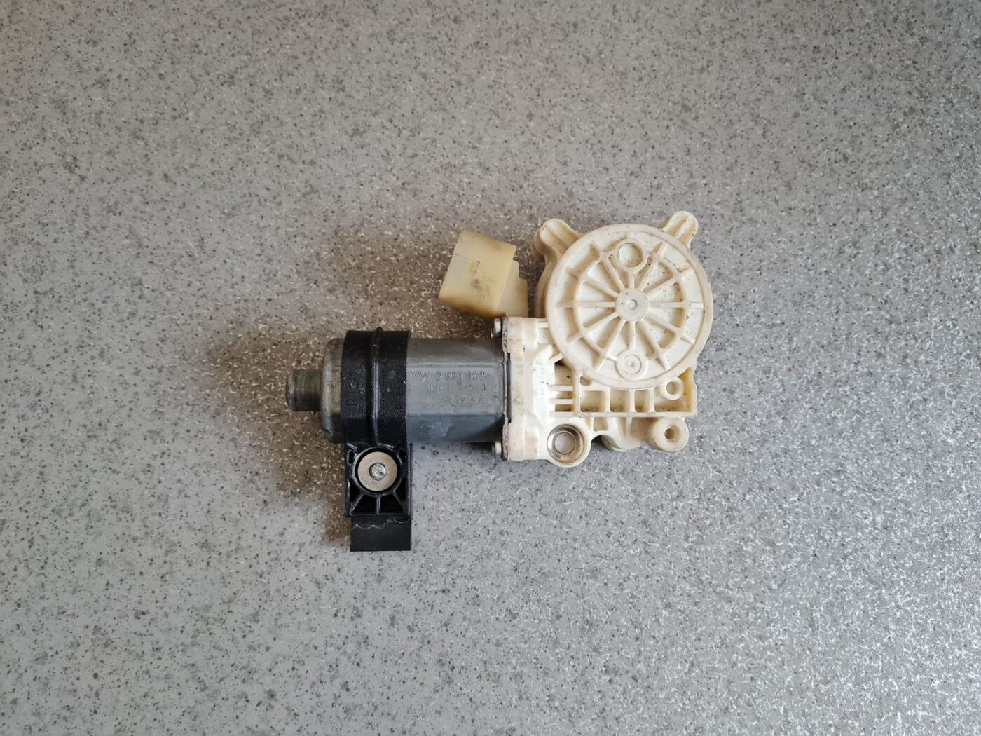 Elektrisko stiklu motors priekš BMW 525 E60 2006 OLIVE 1 Elektrisko stiklu motors priekš BMW 525 E60 2006 OLIVE