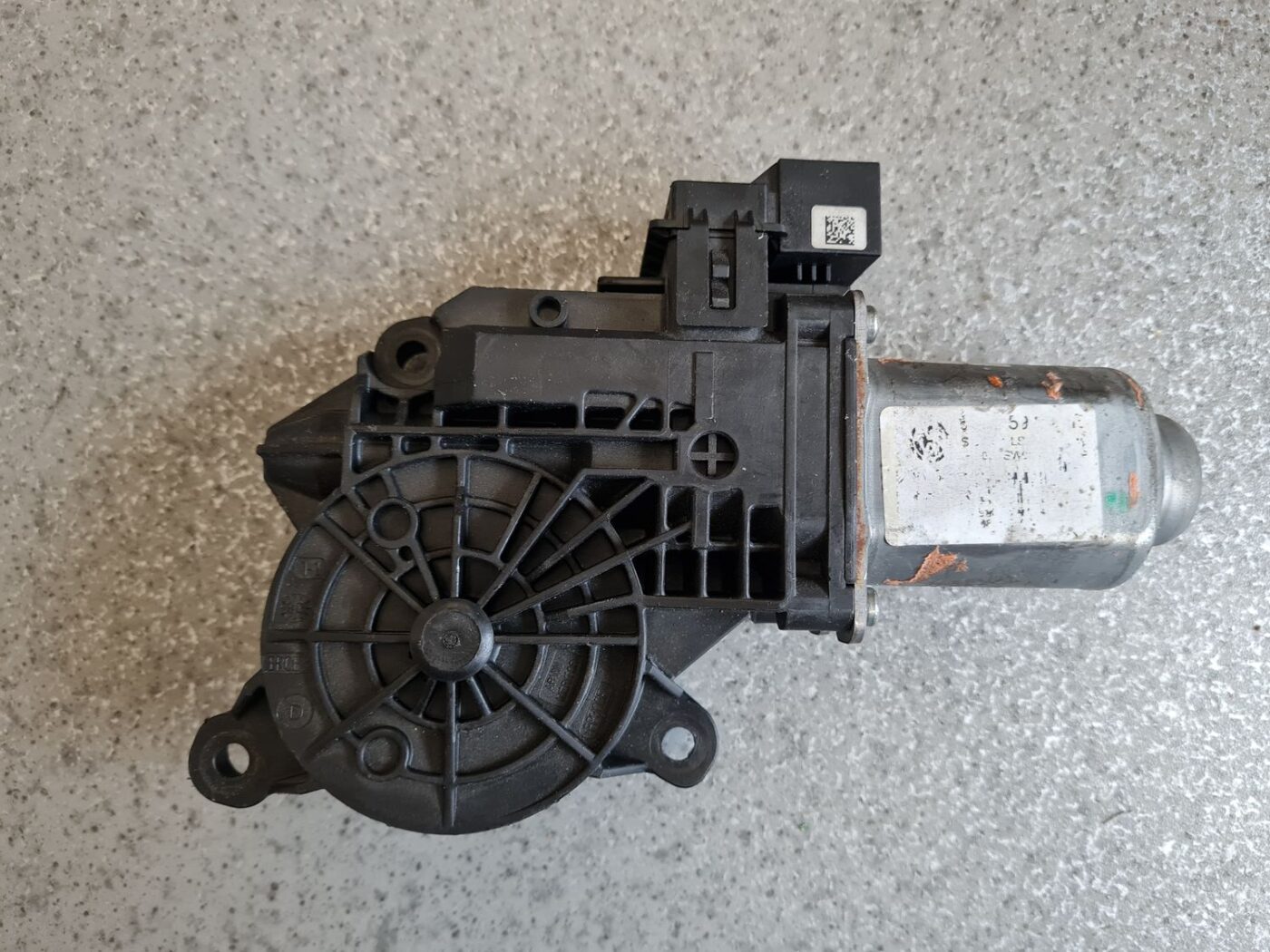 Elektrisko stiklu motors priekš ŠKODA FABIA 2008 2 Elektrisko stiklu motors priekš ŠKODA FABIA 2008