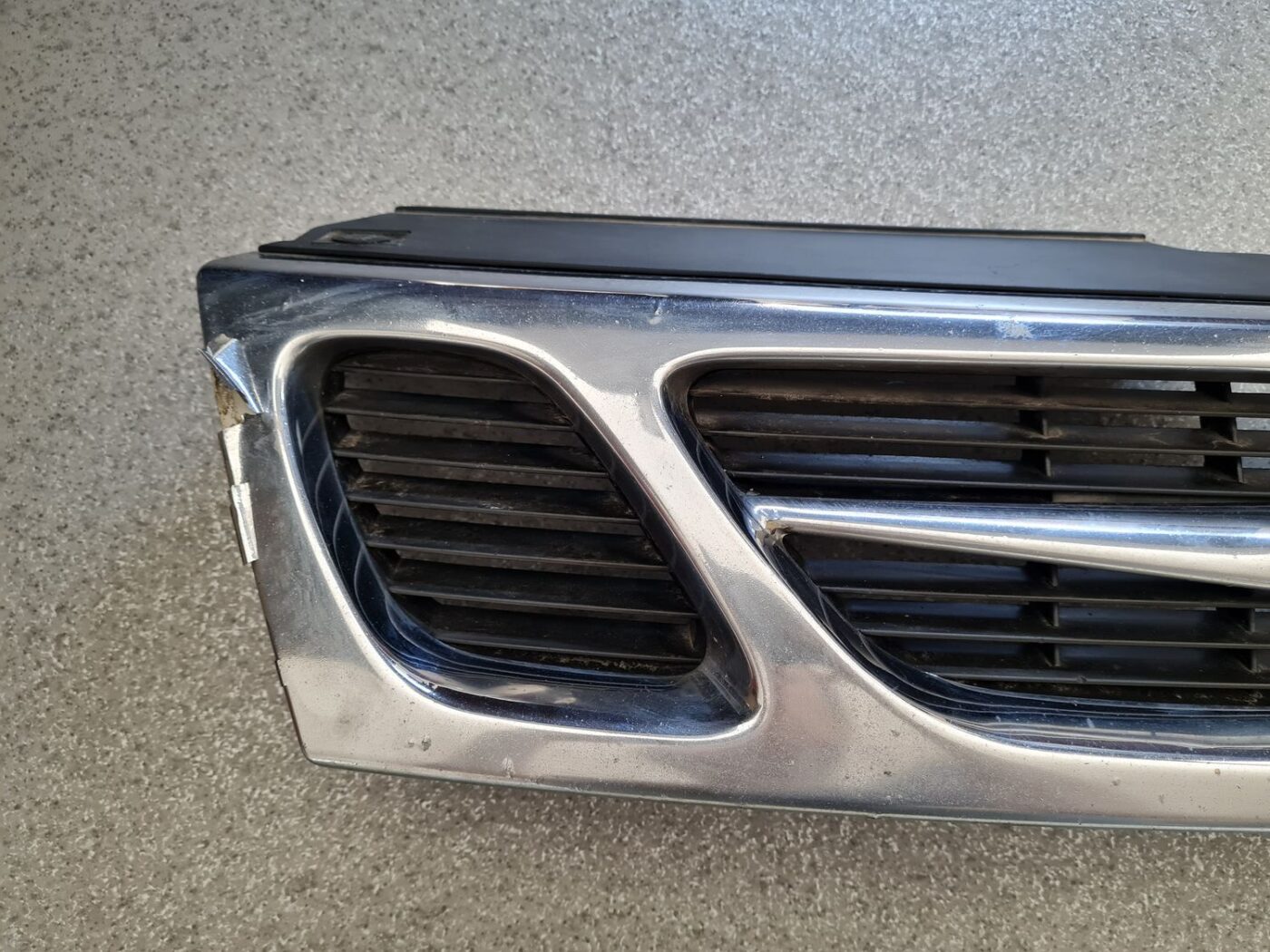 Pārsega reste priekš SAAB 9-5 1999 2 Pārsega reste priekš SAAB 9-5 1999